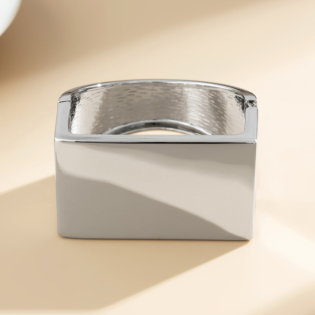 Wide rectangular cuff bracelet with minimalist edge - Nilgy