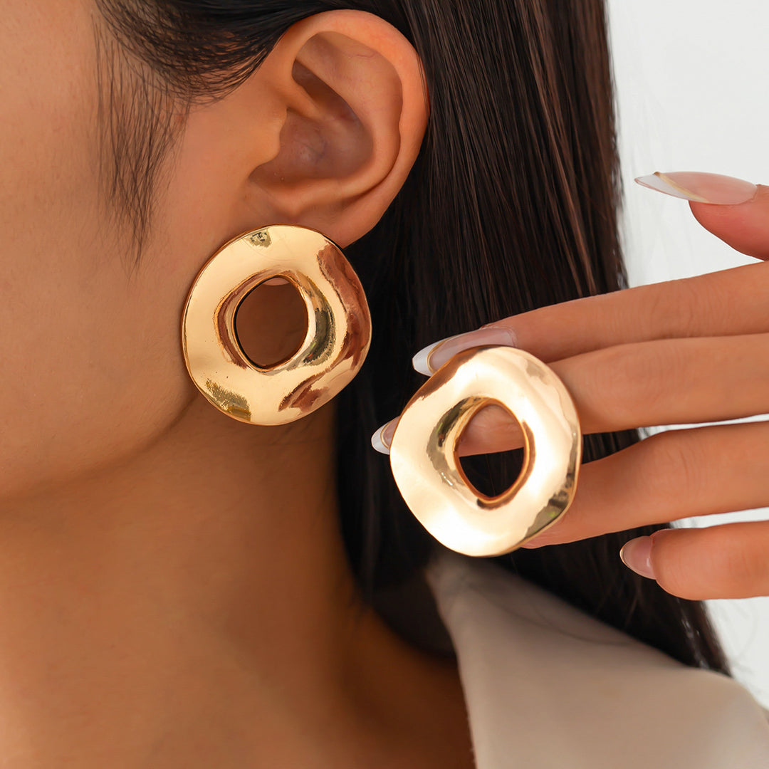Asymmetrical hollow circle earrings with fluid surface - Nolmas
