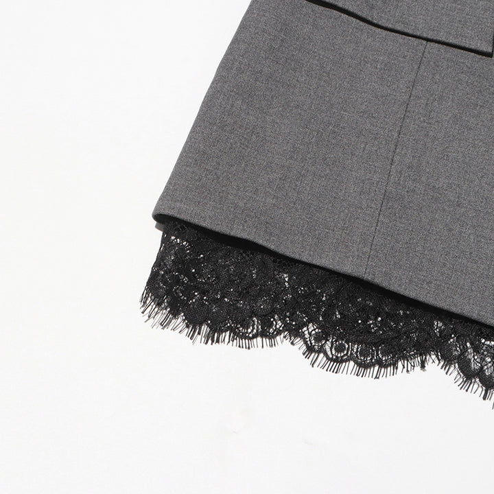 بليزر مُفصّل بحواف من الدانتيل الأسود – سيلينيو