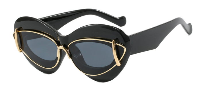 Oversized cat-eye sunglasses with distinctive accents - Serwi