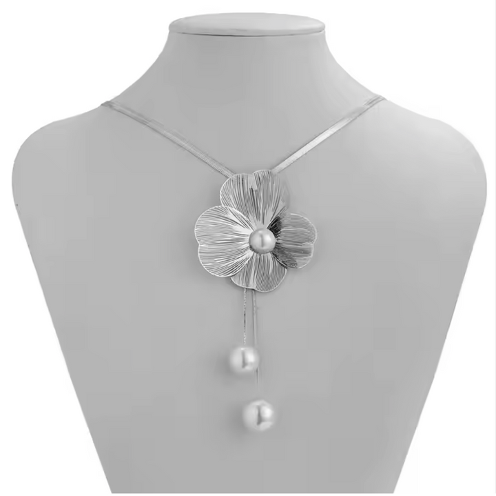 قلادة بتلات الزهور مع لمسات من اللؤلؤ المتدلي وأقراط - فوروي