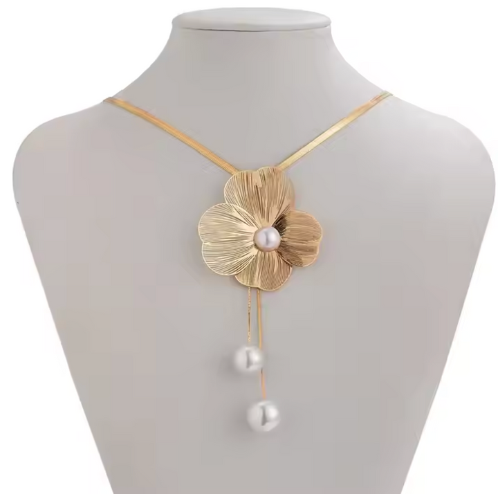 قلادة بتلات الزهور مع لمسات من اللؤلؤ المتدلي وأقراط - فوروي