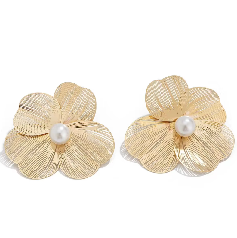 قلادة بتلات الزهور مع لمسات من اللؤلؤ المتدلي وأقراط - فوروي