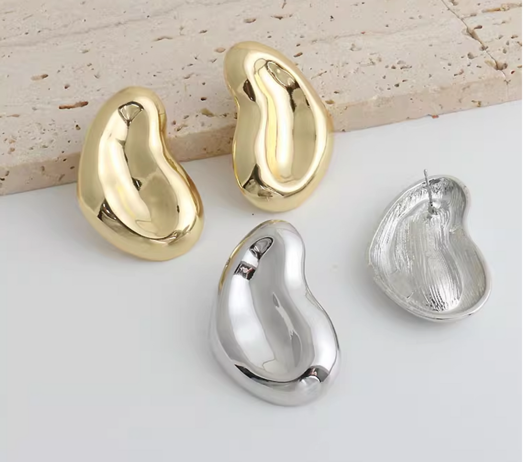 أقراط مطوية منحوتة ذات شكل تجريدي - رولمي