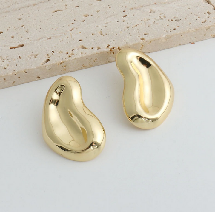 أقراط مطوية منحوتة ذات شكل تجريدي - رولمي