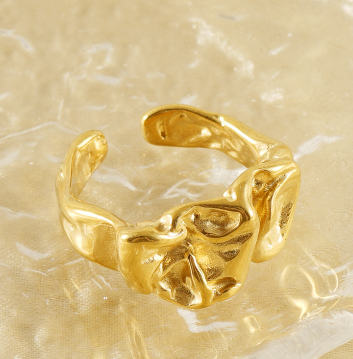 Dubbelgelaagde gestructureerde hoepeloorbellen met gegraveerd detail – Akoma 