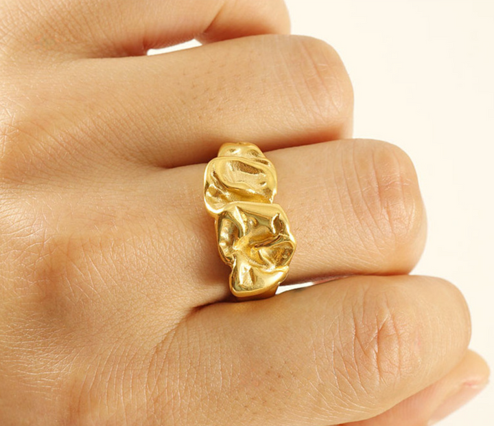 Dubbelgelaagde gestructureerde hoepeloorbellen met gegraveerd detail – Akoma 