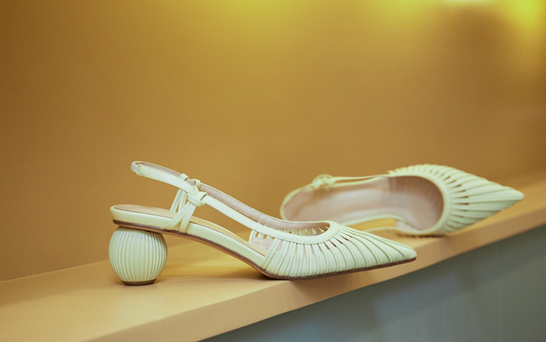 pleated slingback pumps with ribbed round heels – ZARINA