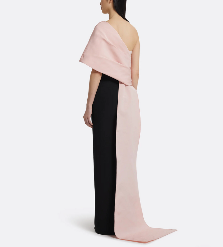 فستان بكتف واحد مع صدّار من الساتان المنسدلة – سيليست
