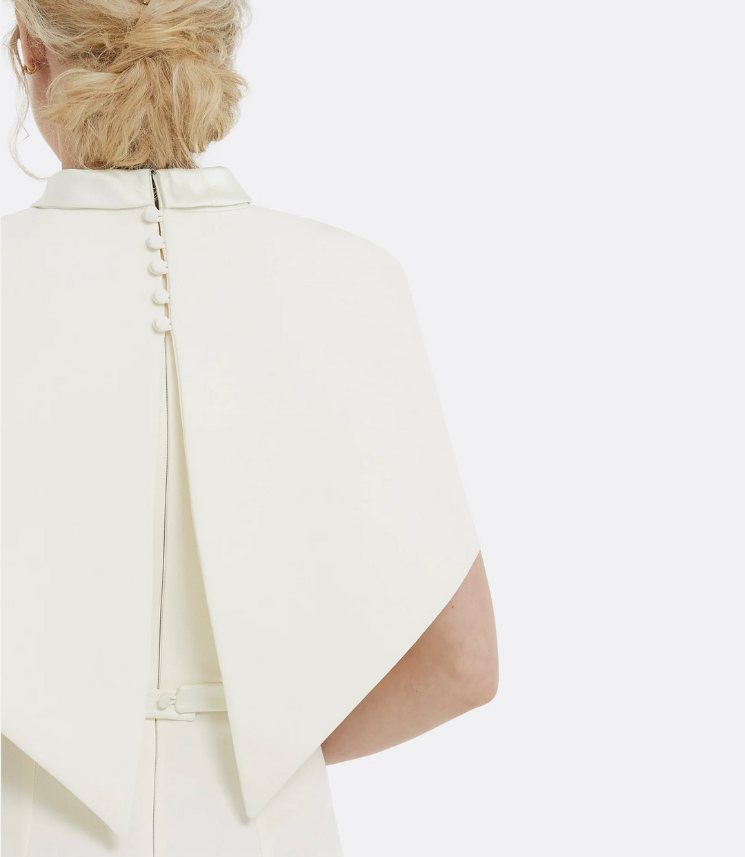 فستان عمودي برقبة عالية مع غطاء للرأس – إيسمي