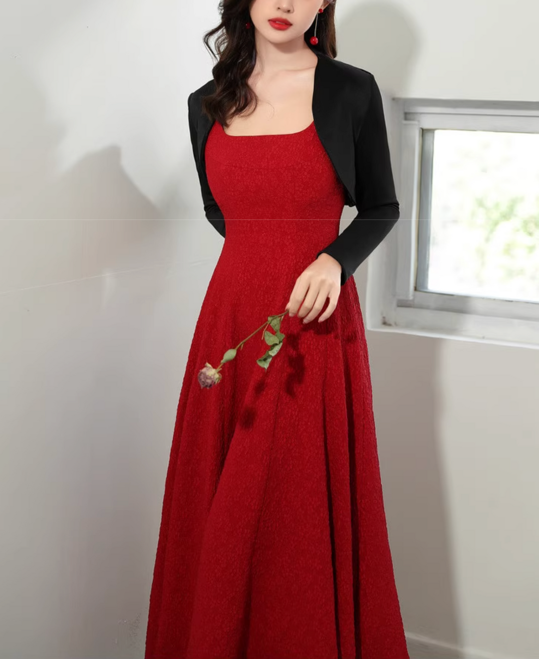 sleeveless A-line gown with square neckline – RUBINA