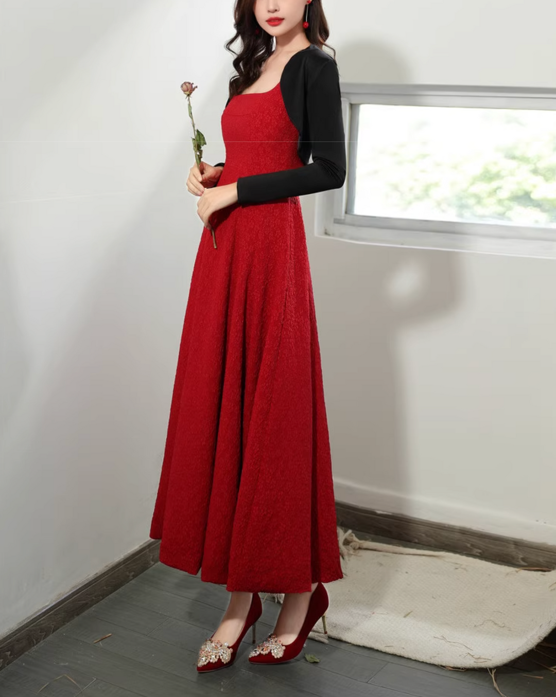 sleeveless A-line gown with square neckline – RUBINA