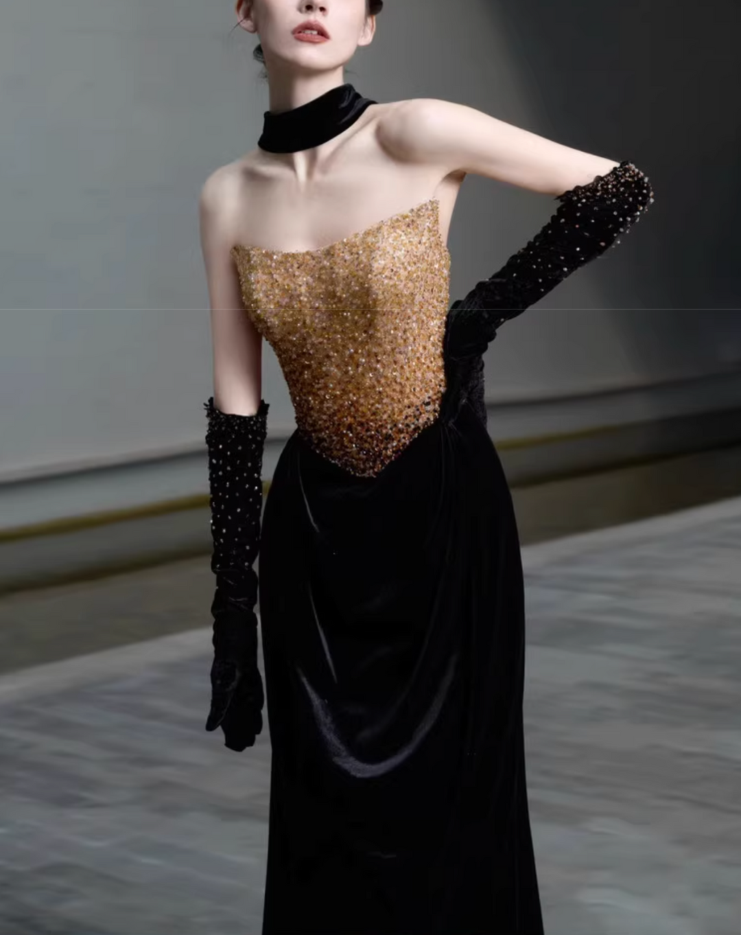 Plissiertes Oberteil mit ausgestellten Ärmeln und Maxirock-Set mit Taillengürtel – Rosiny 