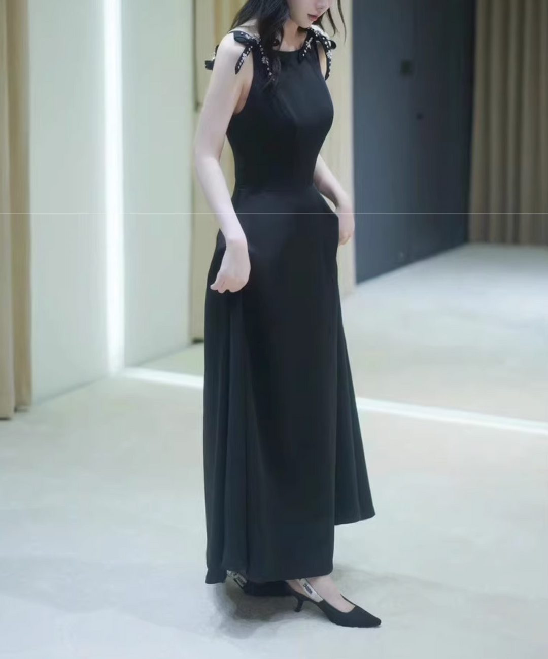 Plissiertes Oberteil mit ausgestellten Ärmeln und Maxirock-Set mit Taillengürtel – Rosiny 