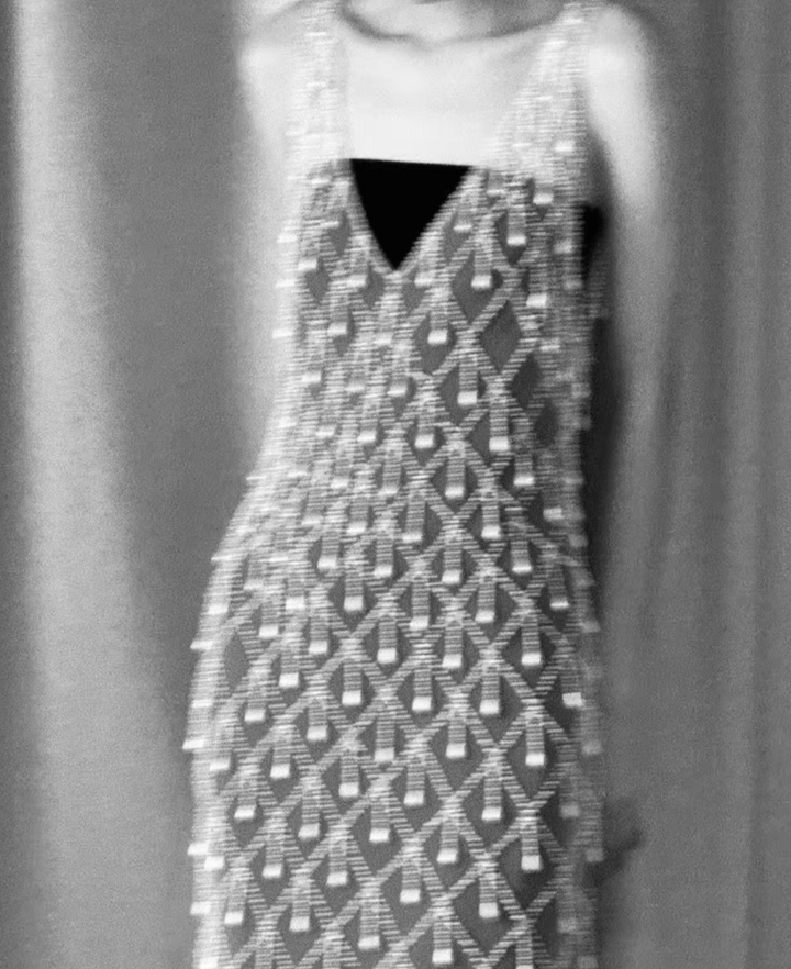 Plissiertes Oberteil mit ausgestellten Ärmeln und Maxirock-Set mit Taillengürtel – Rosiny 