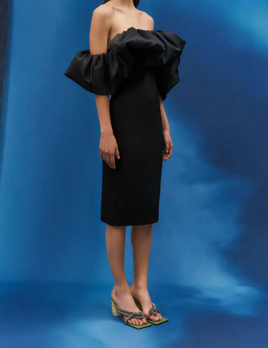 strapless midi dress with voluminous sculpted ruffle – NOIRÉ
