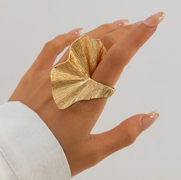Sculpted Leaf Statement Ring – ASMA