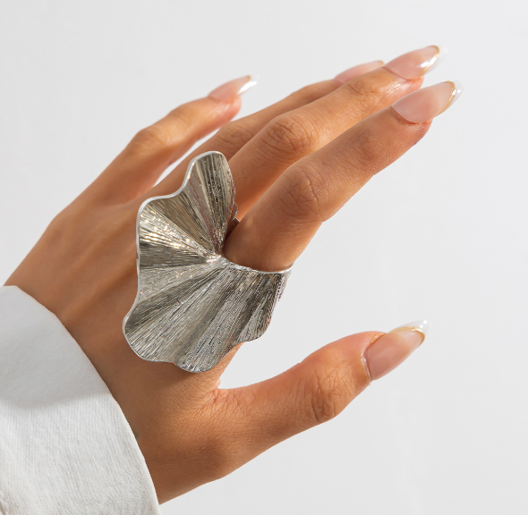 Sculpted Leaf Statement Ring – ASMA