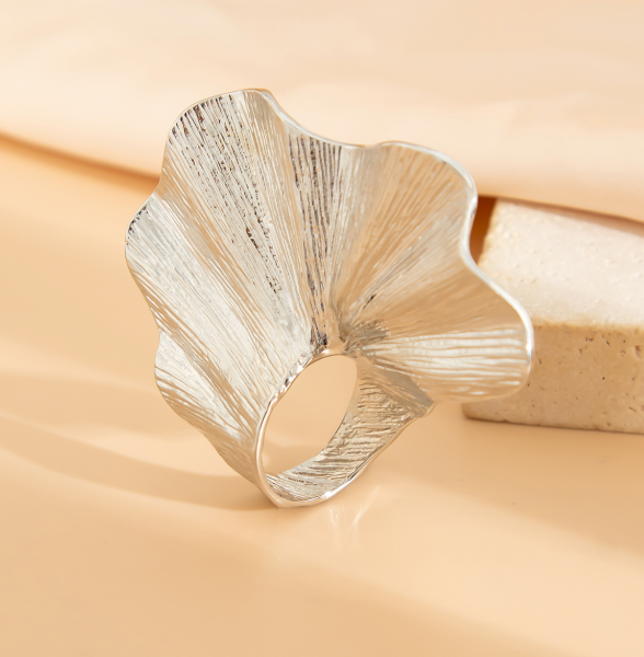 Sculpted Leaf Statement Ring – ASMA