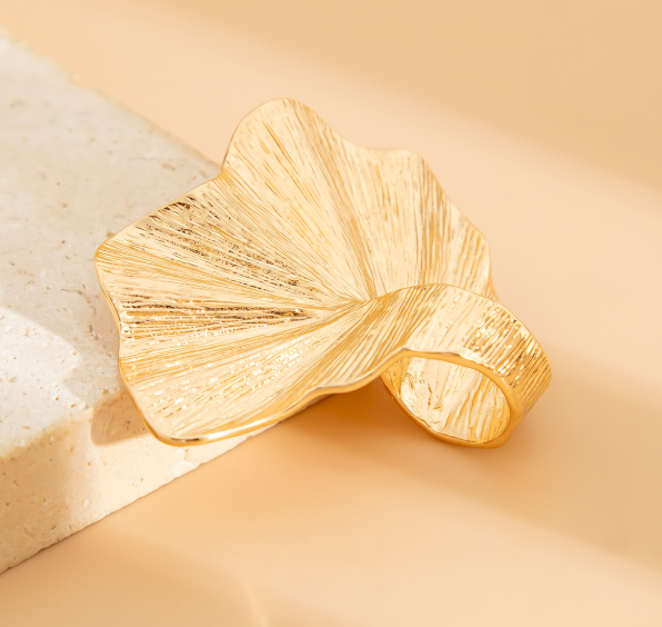 Sculpted Leaf Statement Ring – ASMA
