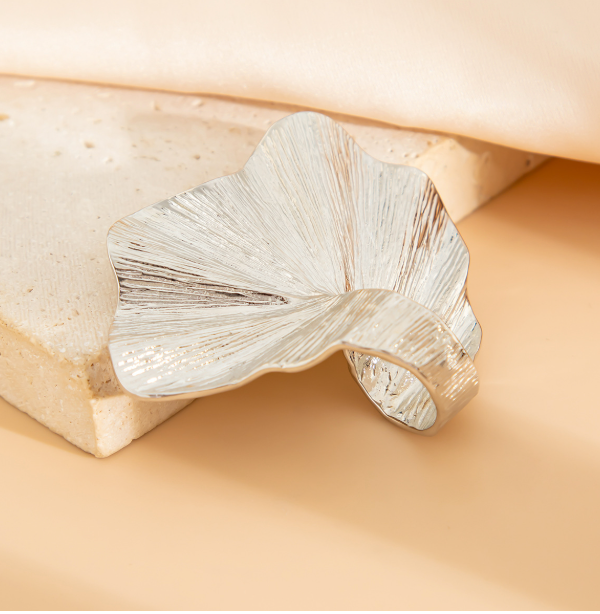 Sculpted Leaf Statement Ring – ASMA