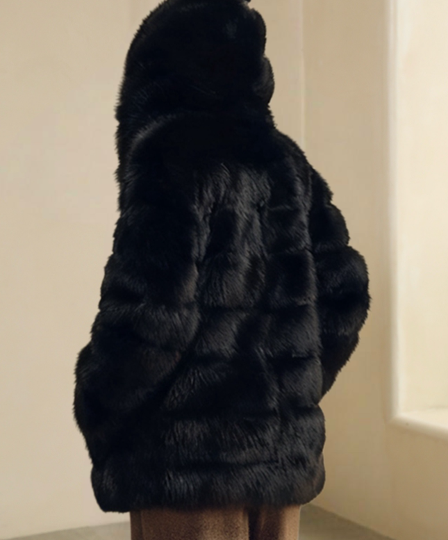 layered faux fur jacket with relaxed fit – DESLA