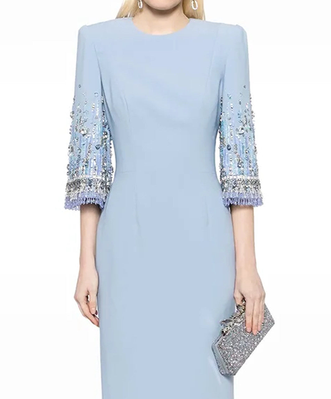 robe cache-cœur à manches trois-quarts avec revers à sequins et appliqué floral – ALINA 