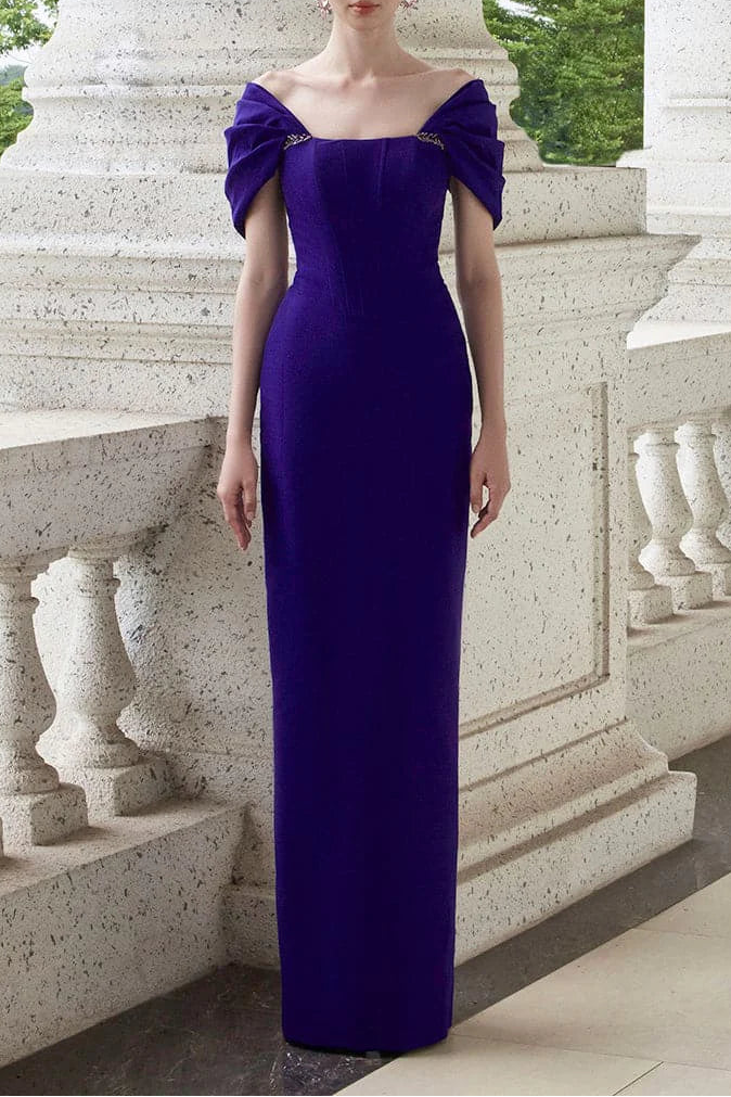فستان عمودي مكشوف الكتفين بأكمام منحوتة منسدلة – رويال