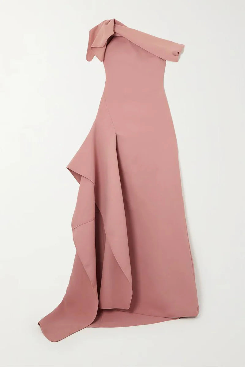 فستان غير متماثل مكشوف الكتفين منحوت – أولينا